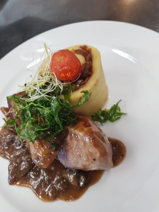 F团队酒店 Liptovský Hrádok 外观 照片