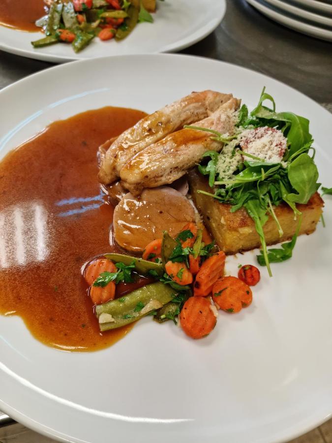 F团队酒店 Liptovský Hrádok 外观 照片