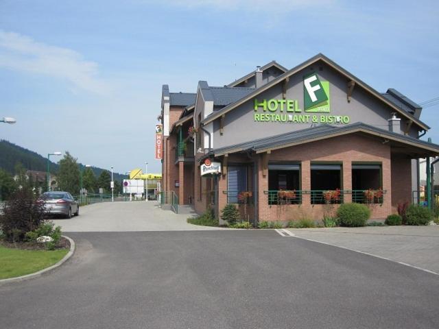 F团队酒店 Liptovský Hrádok 外观 照片